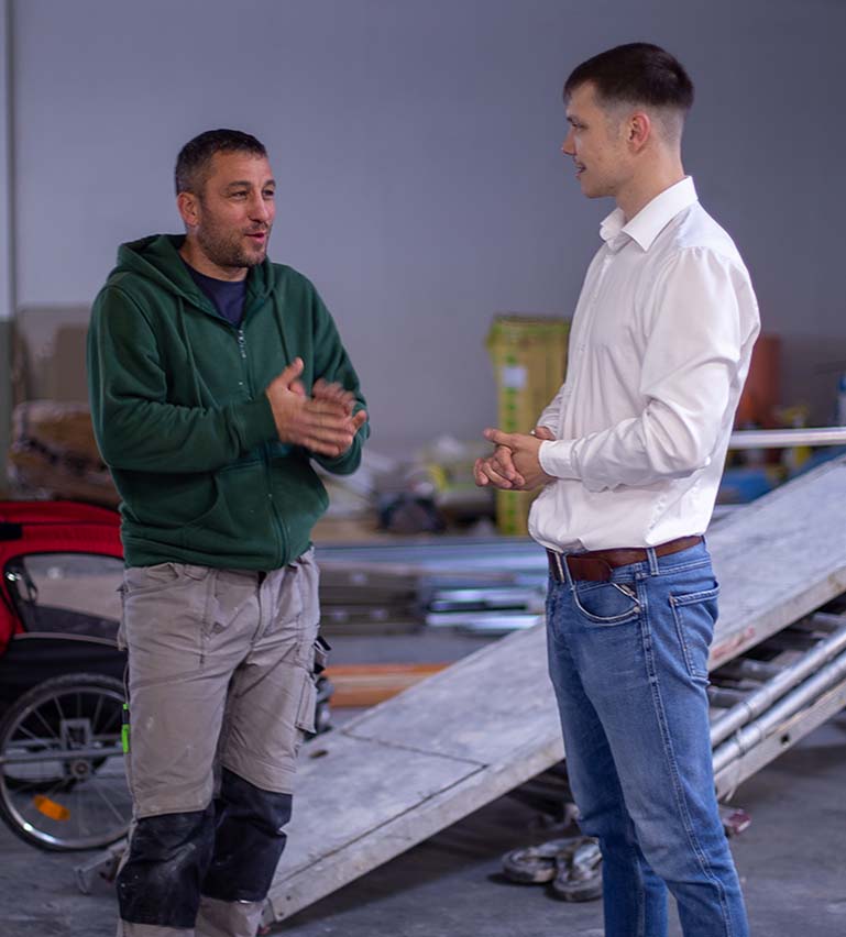 Nazar Shorohok und Mitarbeiter auf einer Baustelle